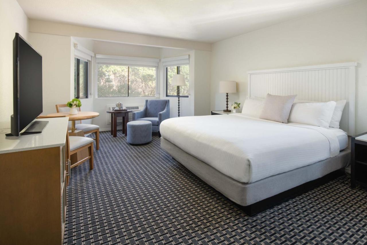 The At Hotel 4*